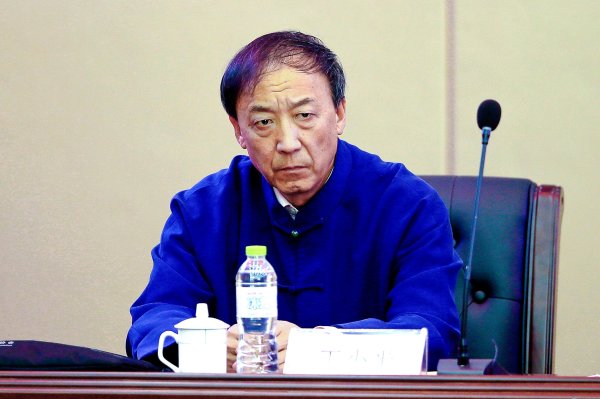 泰仓配资 王小平：纪律委员会给某南方队外援停赛5场，足协最后罚8场