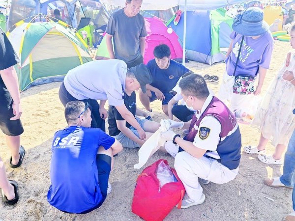 恒信期货 当心大浪冲击！5天内3人受伤 提醒：大浪天气避免下海别扎堆戏水